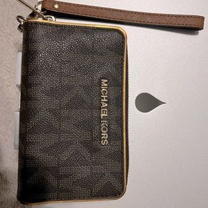 Michael Kors wallet wristlet